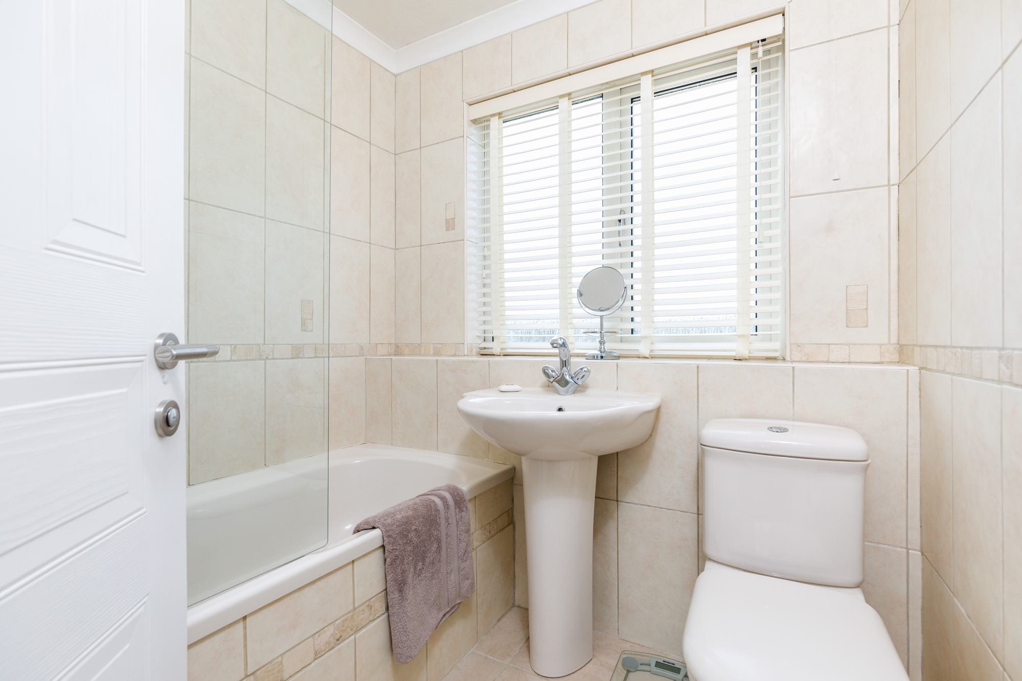 Kinloch Road, Newton Mearns Nicol Estate Agents