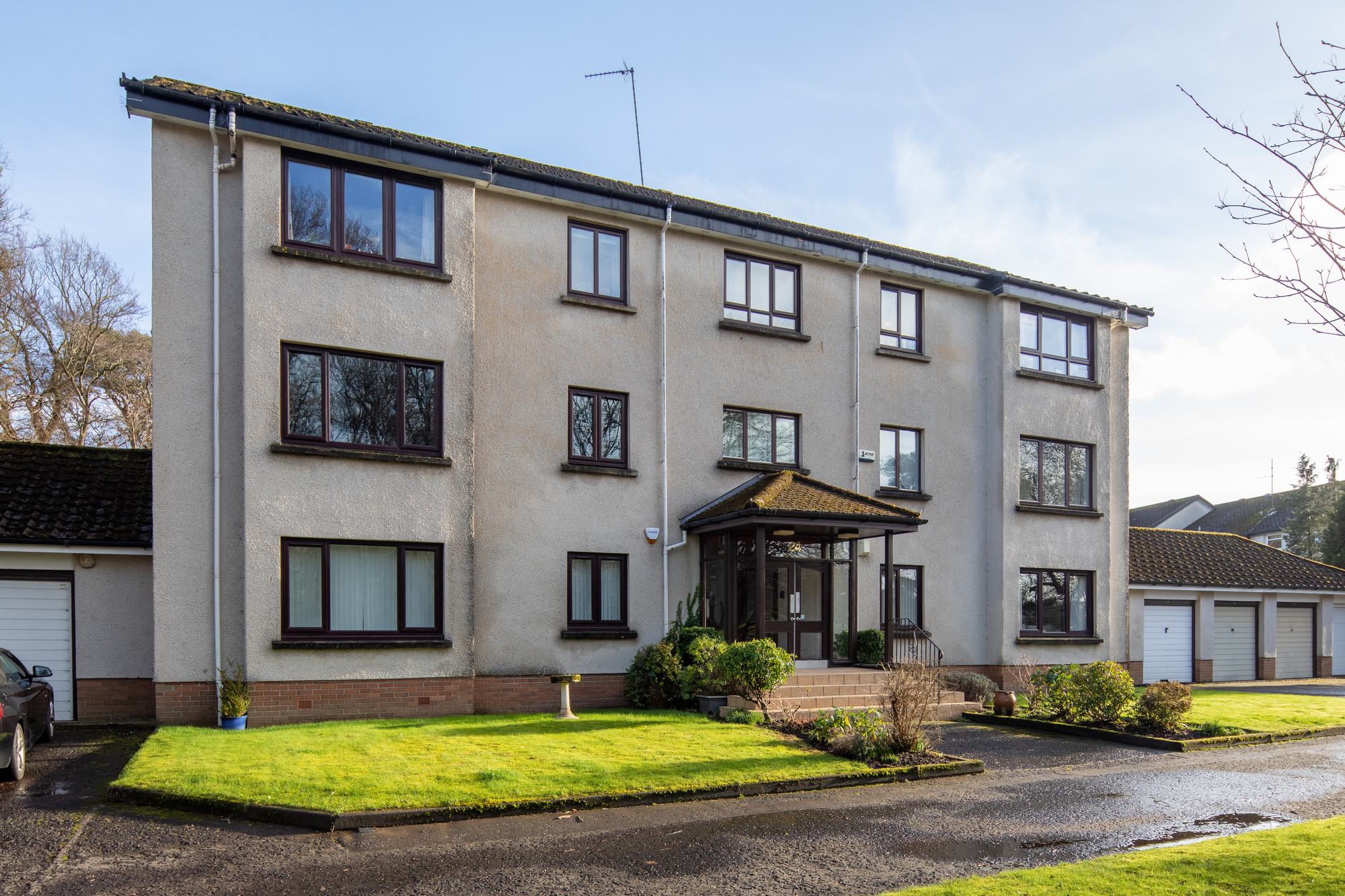 Buchanan Drive, Newton Mearns Nicol Estate Agents