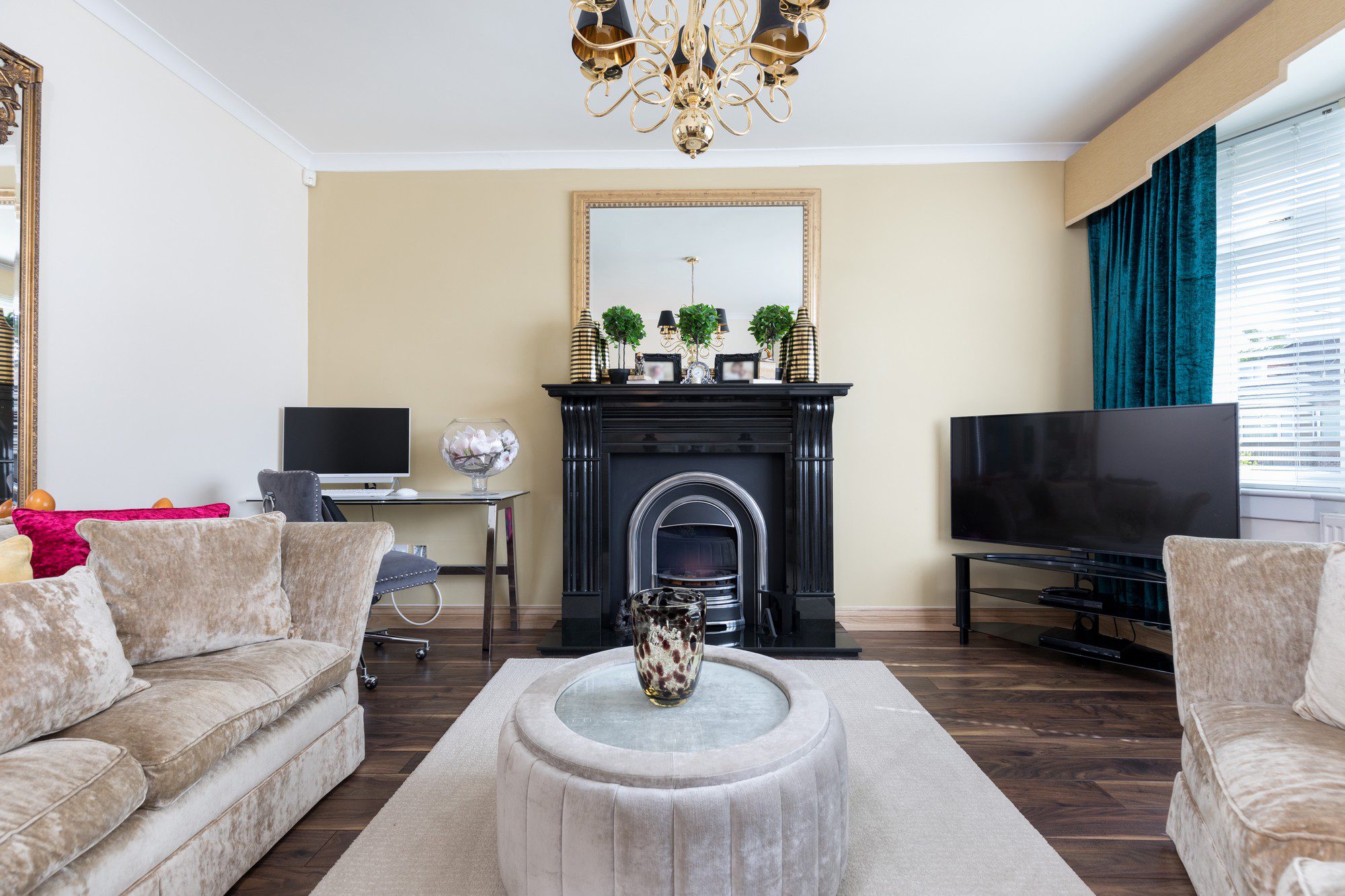 Lothian Drive, Clarkston Nicol Estate Agents