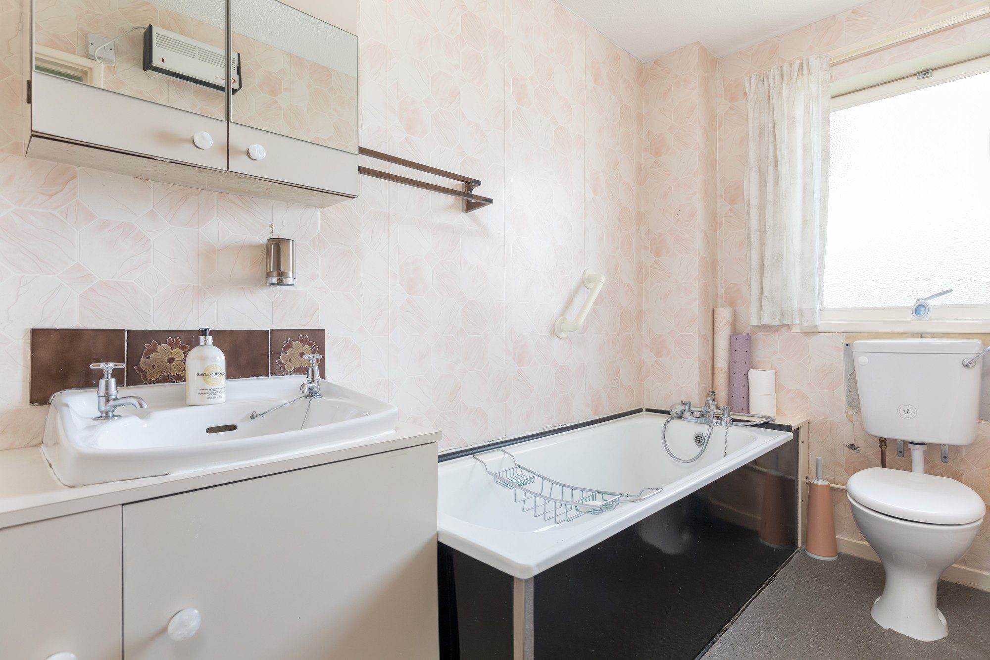 Broom Road East, Newton Mearns Nicol Estate Agents