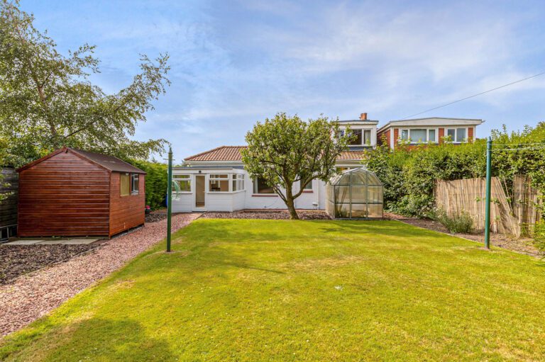 Victoria Crescent, Clarkston Nicol Estate Agents