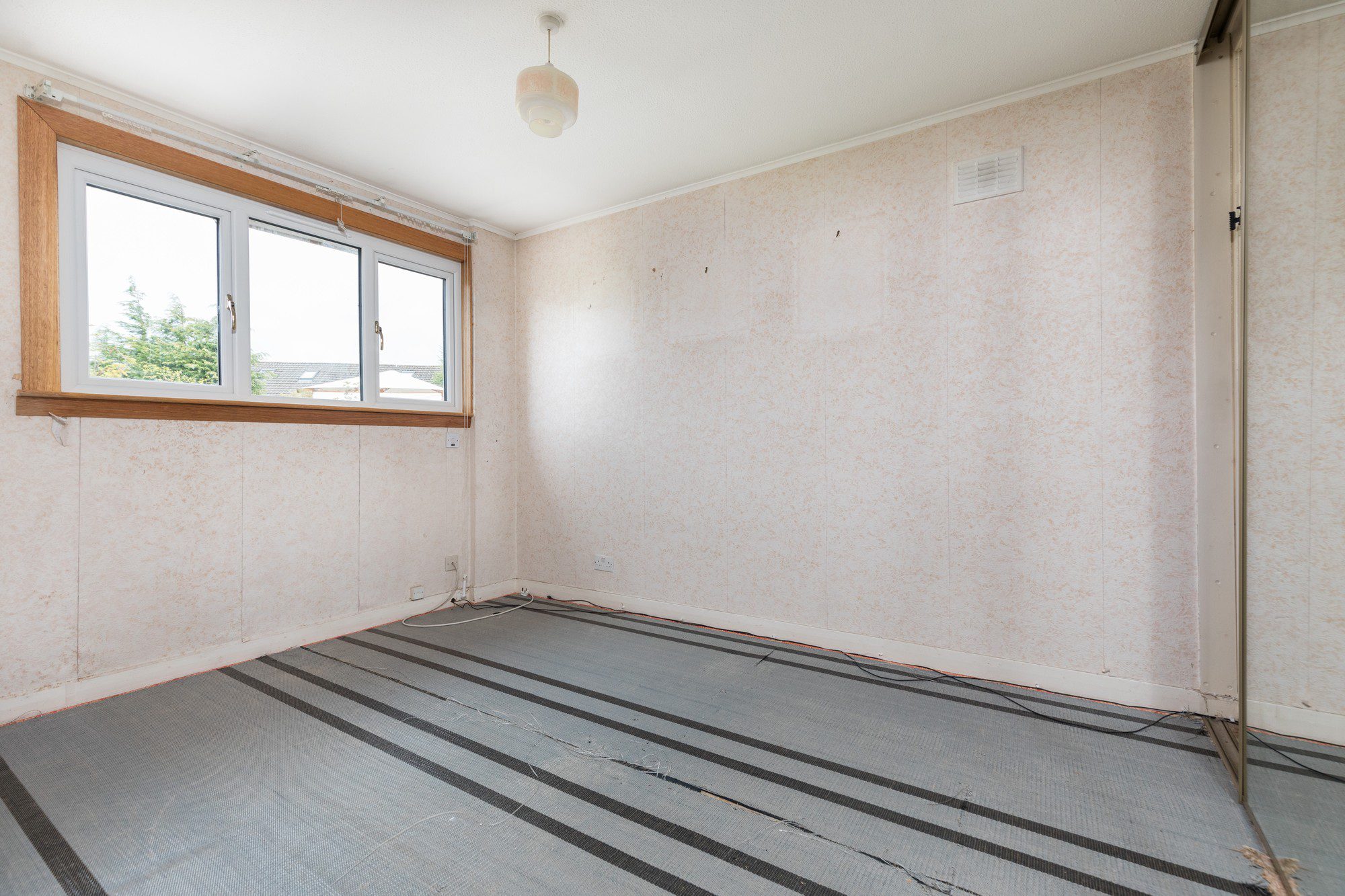 Kingston Avenue, Neilston Nicol Estate Agents