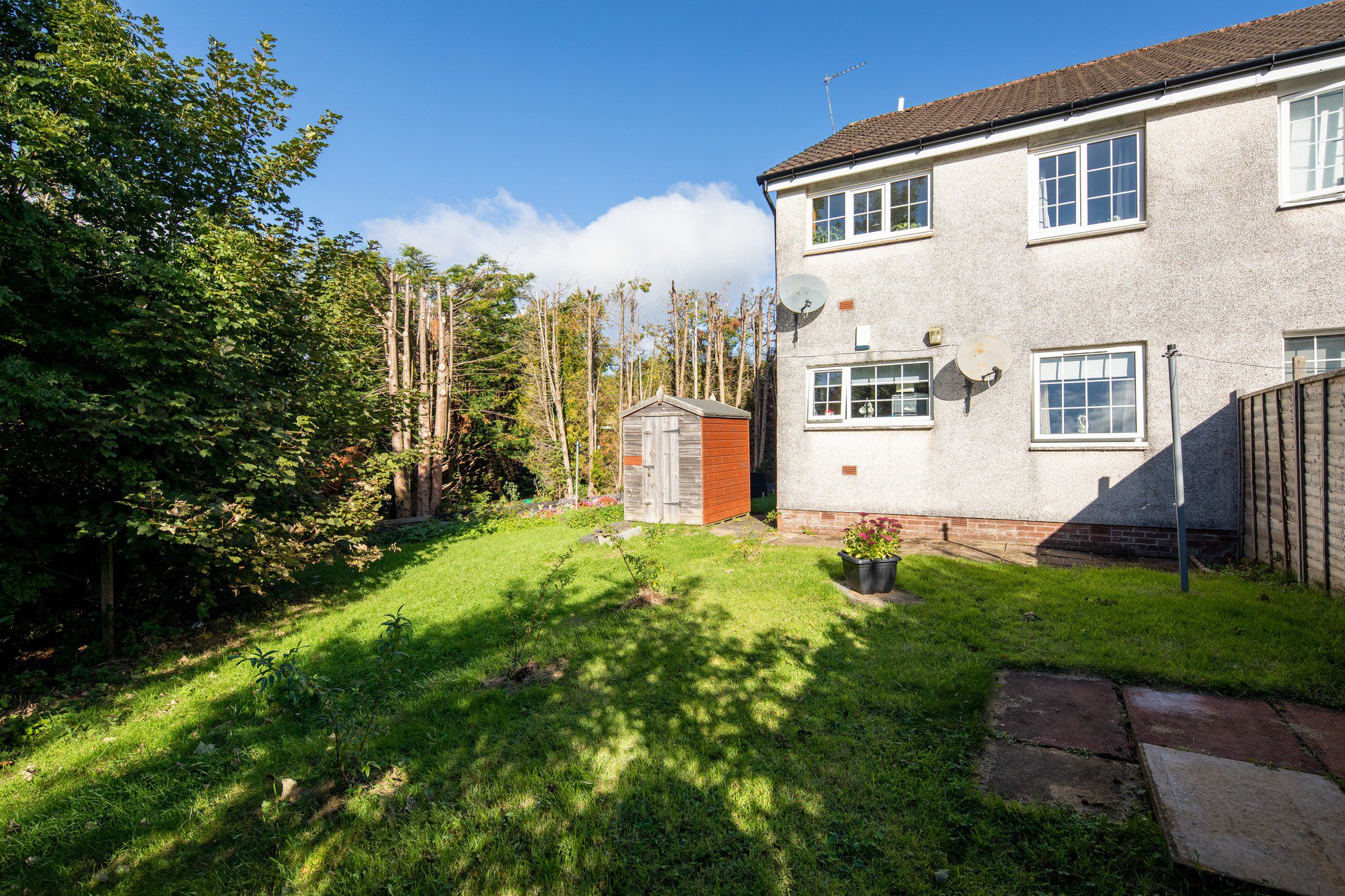 Invergarry Avenue, Deaconsbank Nicol Estate Agents