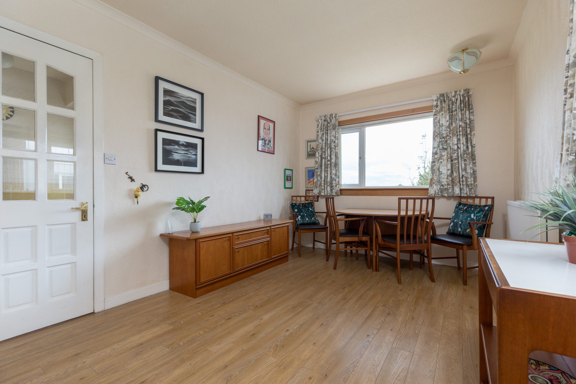 The Oval, Clarkston Nicol Estate Agents