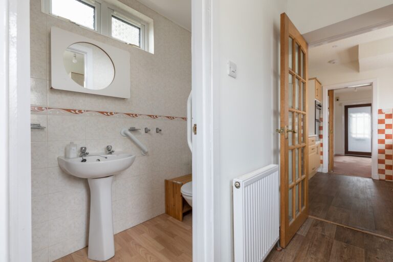 Craighill Drive, Clarkston Nicol Estate Agents