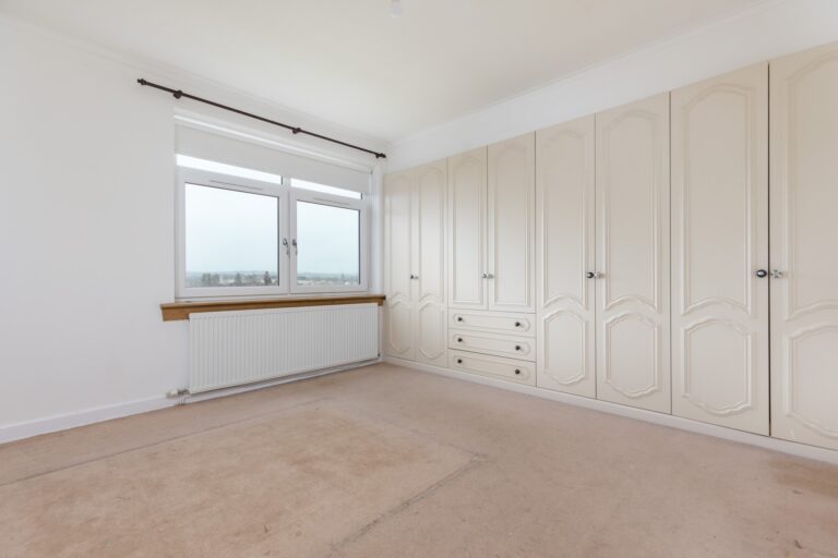 Craighill Drive, Clarkston Nicol Estate Agents