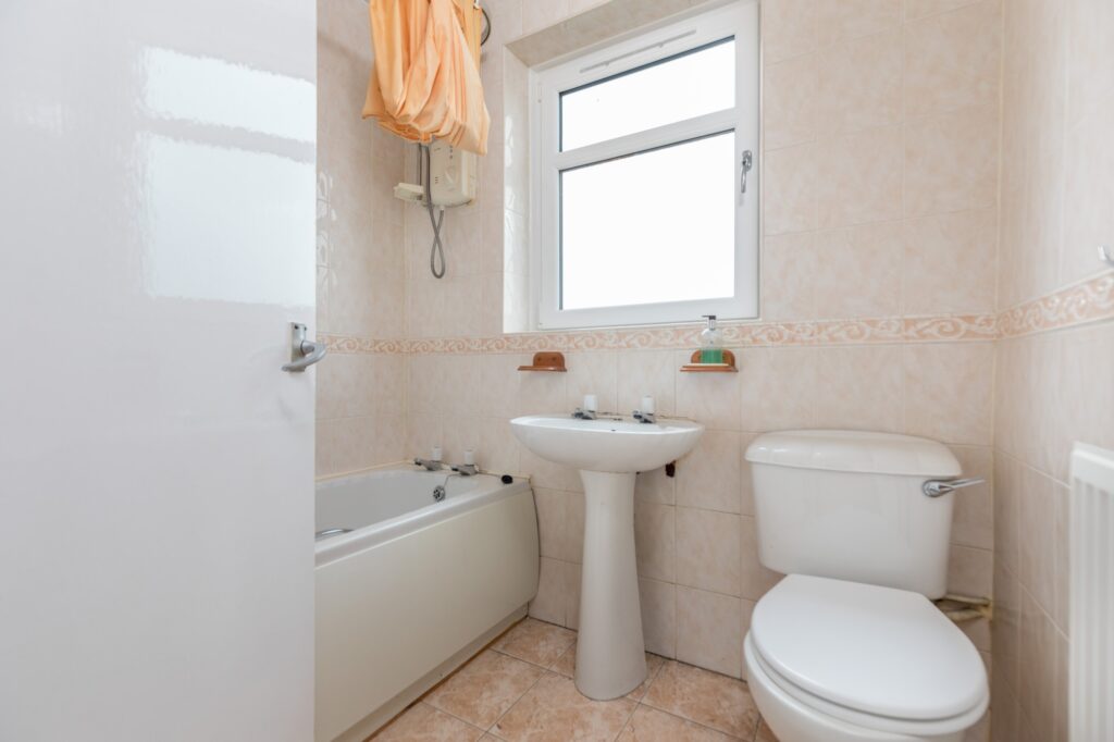 Craighill Drive, Clarkston Nicol Estate Agents